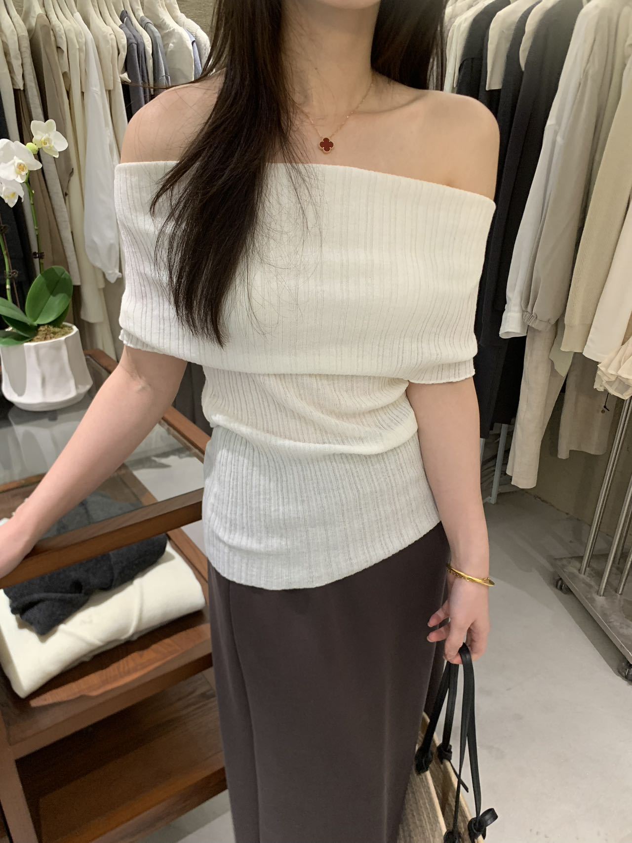 Off-Shoulder Wool Knit Top R31154