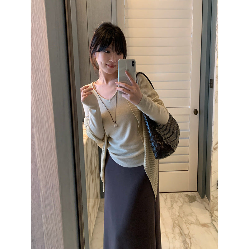 Simple V-Neck Knit Top R31185